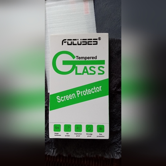 New 3 Pack Focuses Screen Protectors - Picture 3 of 9
